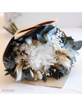 home diffuser and dried bouquet