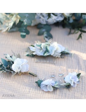 Boutonniere en fleurs stabilisées bleu et blanc