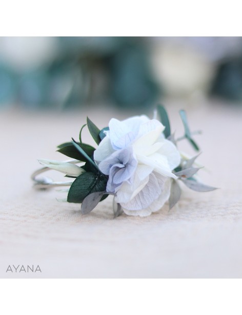 Bracelet en fleurs stabilisées bleues et blanches