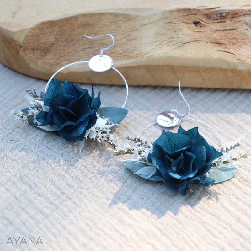 Boucles d'oreilles en fleurs stabilisées bleu marine