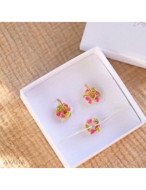 coffret cadeau boucles et bracelets résine fleurs fuschia et jaune