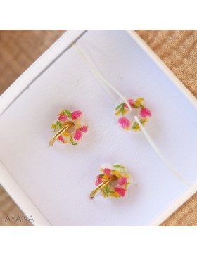 coffret cadeau boucles et bracelets résine fleurs fuschia et jaune