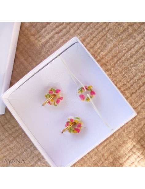 coffret cadeau boucles et bracelets résine fleurs fuschia et jaune