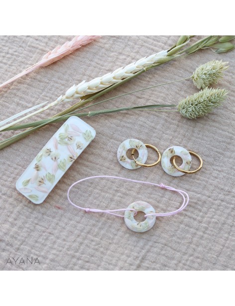 Resin hair clip with flowers