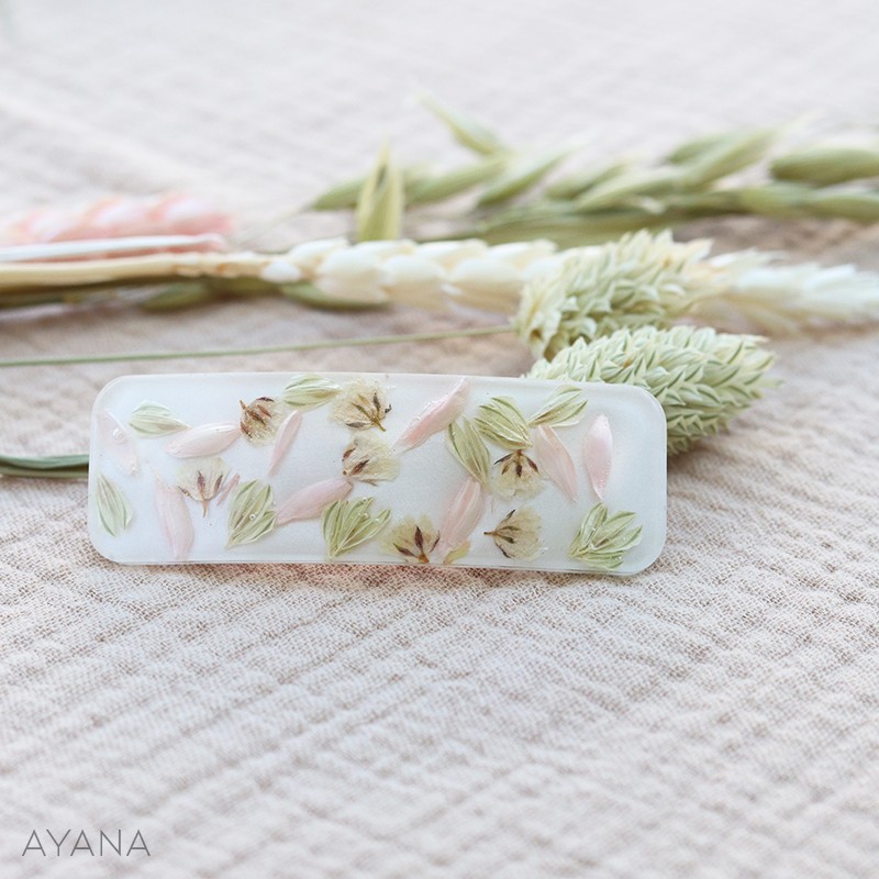 Resin hair clip with flowers