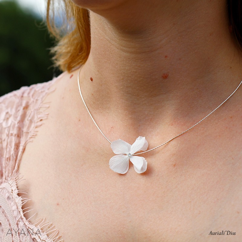 Collier-de-fleurs-stabilisees-Lola