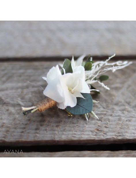 Boutonniere en fleurs eternelles gentillesse