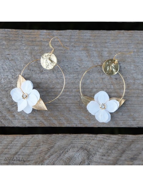 Boucles oreilles de fleurs lilie