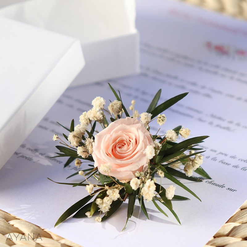 4 images 1 mot boutonniere fleur 7 lettres