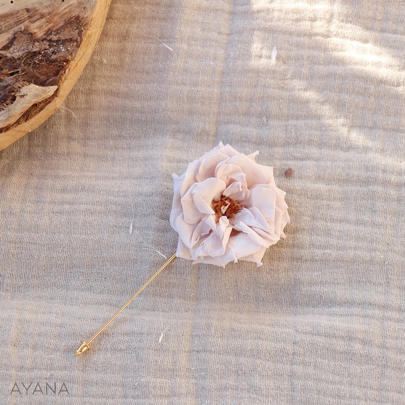 Broche en fleurs eternelles ROSA