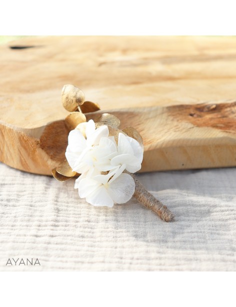 Boutonniere en fleurs stabilisees Dignite