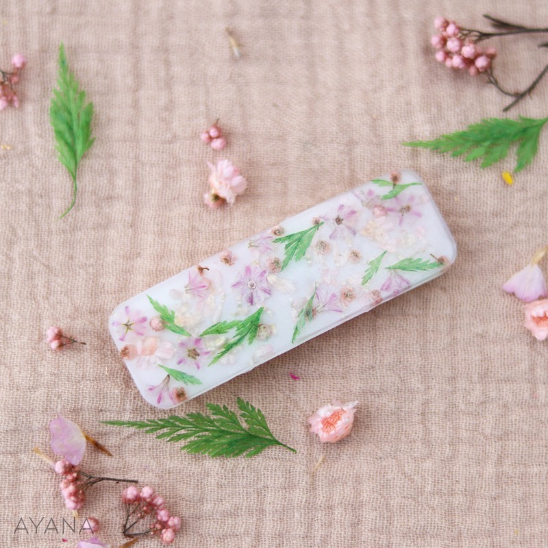 Barrette en resine epoxy fleurs stabilisees LEONIE Barrette en resine epoxy fleurs stabilisees LEONIE