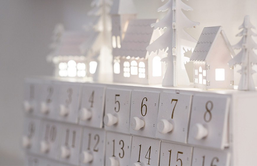 Offer a Pre-Wedding calendar for Christmas